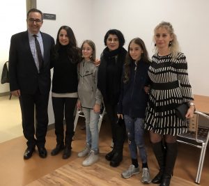 LÖSEV'in kurucusu ve yönetim kurulu başkanı Dr. Üstün EZER VE AİLESİ--BİHTER DİNÇEL-DEVRİM YAKUTjpeg