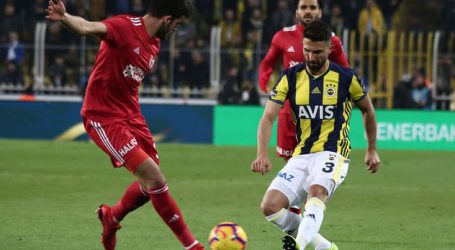 Fenerbahçe Sivaspor u zorda olsa 2-1 yendi