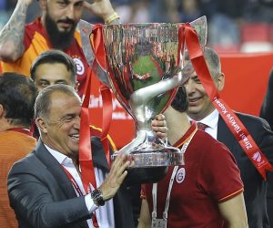 Galatasaray ın kazandığı Kupa da Hakem Faciası