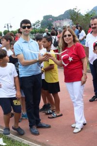 dernek baskaniemine hekimogu plaket verdi