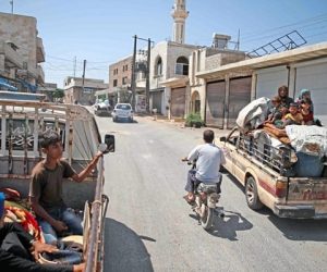 On binler Türkiye sınırında bekliyor