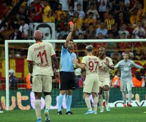 Galatasaray- Kayseri maçında 5 gol  5 KIRMIZI KART