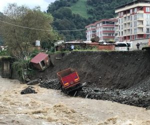 ARTVİN’DE YAĞMUR YİNE KORKUTTU
