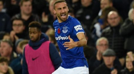 Cenk Tosun yuvaya döndü