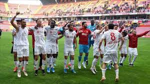 Sivasspor zirveyi bırakmıyor:4-1