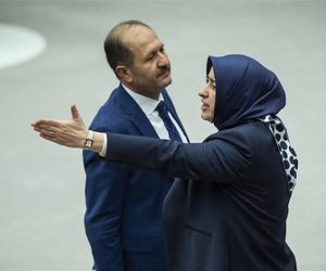 AKP kurtuluşu yine BAŞÖRTÜSÜ nde arıyor