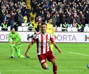 Lider Sivasspor rakip tanımıyor:3-1