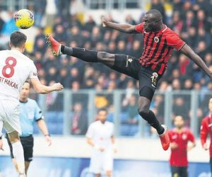 Gençler lideri elinden kaçırdı :2-2