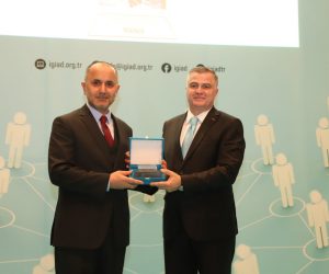 İGİAD “Yılın Girişimcisi Ödülü” HRPeak Ceo’su Burhan Koca’ya Verildi.