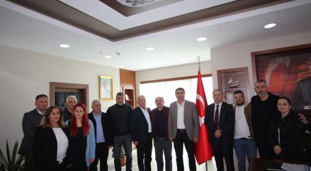 CHP  HOPA İLÇE YÖNETİMİNDEN BAŞKAN EKMEKÇİ’YE ZİYARET