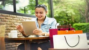GÜNÜN 7,5 SAATİNİ İNTERNETTE GEÇİRİYORUZ