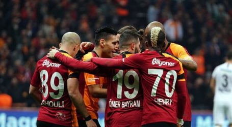 Galatasaray ,Lidere boyun eğdi:2-1