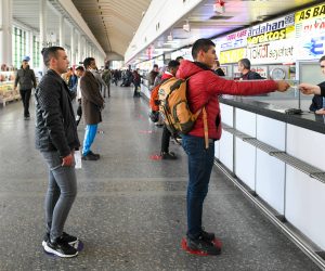 BAŞKENT’TE MESAFENİ KORU YAPIŞTIRMALARI İLE FARKINDALIK UYARISI