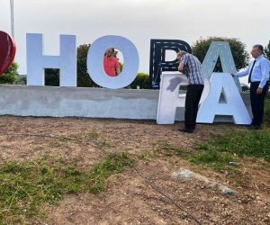 HOPA SAHİLİNE NİHAYET “HOPA” YAZISI YERLEŞTİRİLDİ