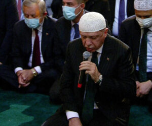 Erdoğan, Ayasofya’ da Kuran -ı Kerim okudu