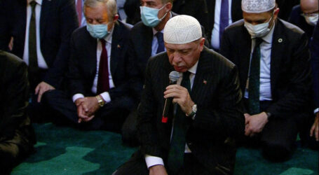 Erdoğan, Ayasofya’ da Kuran -ı Kerim okudu