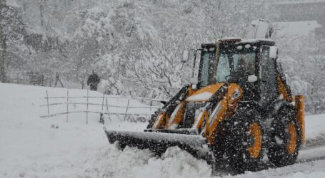 Zonguldak ta kar yolları kapadı