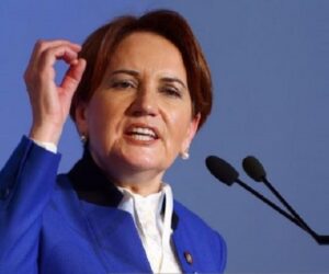 ” Demek ki mesele başörtüsü değil ‘ya AKP’lisin ya hainsin’ meselesiymiş”
