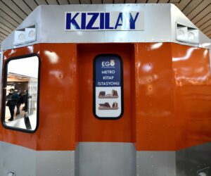 METRO KİTAP İSTASYONU AÇILDI