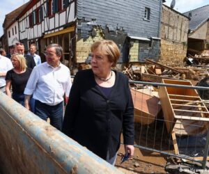 Merkel’den  Sel felaketine uğrayanlara  400  milyon euroluk yardım sözü