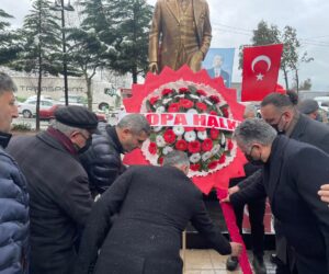 ”Vatanımız ve Atamız kırmızı çizgimizdir.”