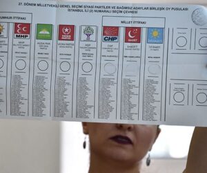 ”Zayıflayan iktidarın seçim öncesi kanun değiştirme geleneği var”