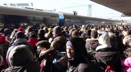 Trene binip Kiev’ i terk ediyorlar