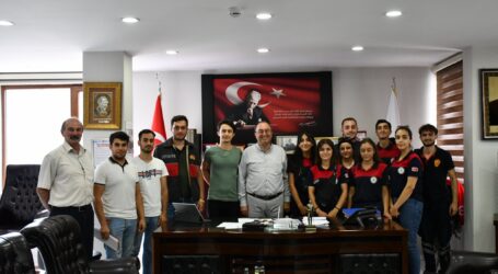 BAŞKAN ELÇİN’İ BU DEFA STAJYER ÖĞRENCİLER ZİYARET ETTİ