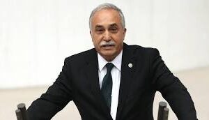 Hem Partisinden,  hem milletvekilliğinden istifa etti