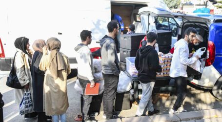 ABB’NİN ÖĞRENCİLERE SICAK YEMEK İKRAMI 5 NOKTADA DEVAM EDİYOR