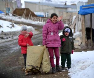 “DEPREM BÖLGESİNDEKİ ÇOCUKLAR İLE İLGİLİ AÇIKLAMALAR ÇELİŞKİLİ”