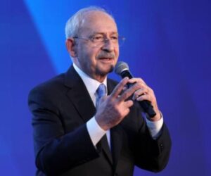 ”Vatanını seven, yarınını düşünen sandığa gelsin, oy versin.”