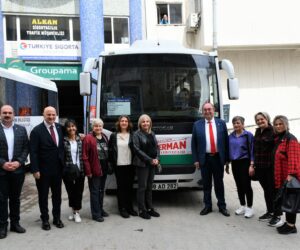 Artvin Belediyesi ücretsiz ulaşım araçları yolcularını taşmaya başladı.