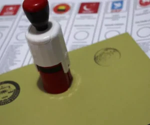 OY PUSULASINDAKİ SIRALAMA BELLİ OLDU