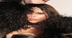 Simge hayranlarını büyülüyor