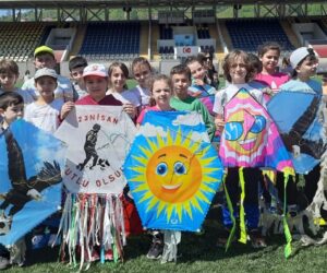 ARHAVİ’DE UÇURTMA ŞENLİĞİ