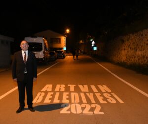 ARTVİN BELEDİYESİNİN YOL ÇİZGİLERİNİ, İBB ÇİZDİ