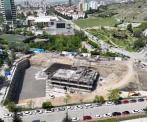 Çayyolu na Kapalı Otopark ve Kent Meydanı  inşaatı sürüyor