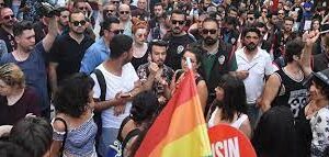 Halkın  %45 i  LGBT ye karşı !