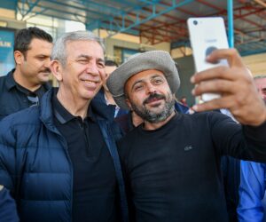MANSUR YAVAŞ ‘‘BALIK EKMEK ŞENLİĞİ’’NE KATILDI