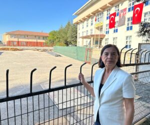 OKULLARIN AÇILDIĞI HAFTA 5 OKULUN KAPISINA KİLİT VURDULAR!