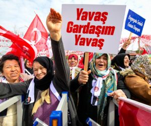 “BELEDİYE BAŞKANLIĞI ASLA MİLLETE HÜKMETME MEVKİSİ DEĞİLDİR”