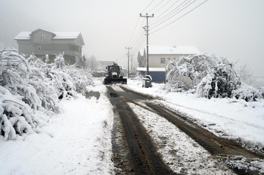 Özlenen ve beklenen KAR, ULAŞIMI AKSATIYOR