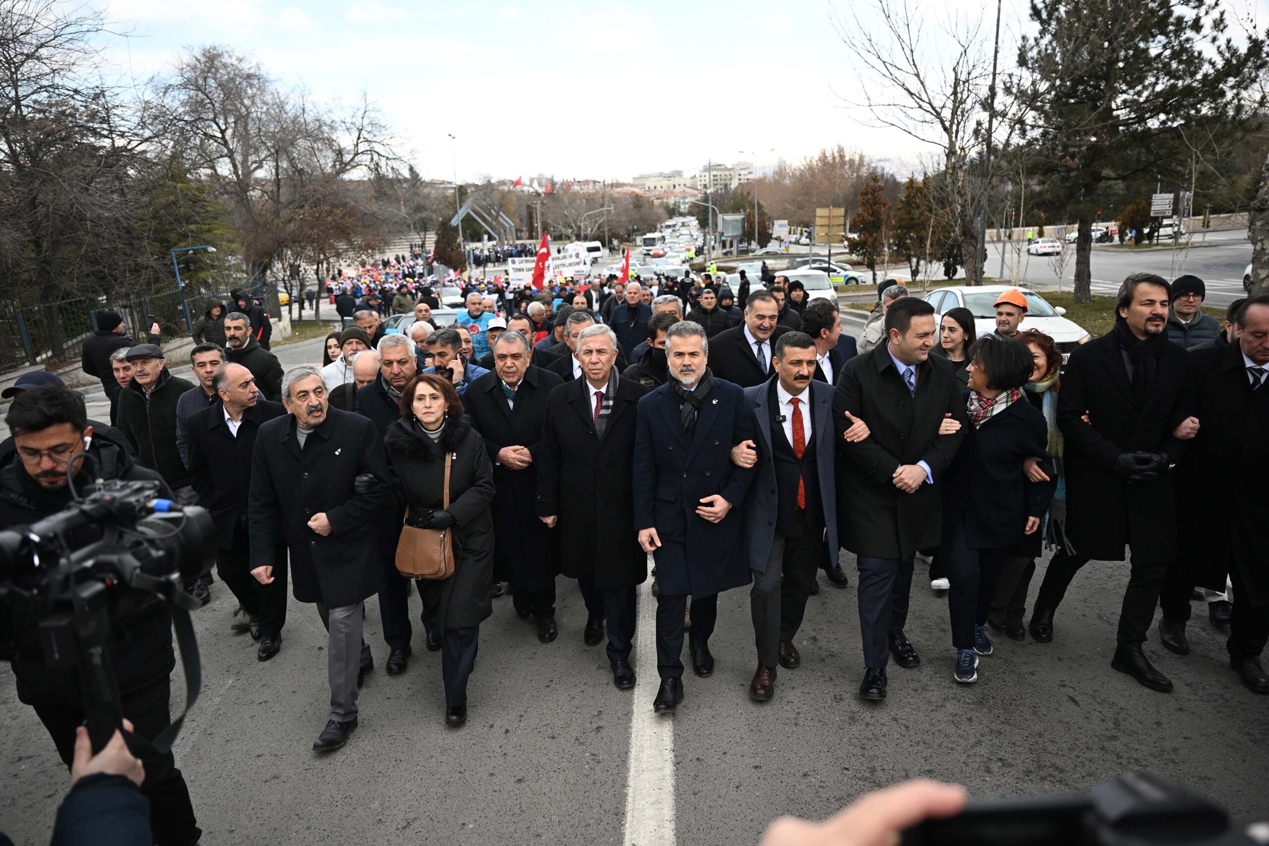 MANSUR YAVAŞ’TAN MADEN İŞÇİLERİNE DESTEK