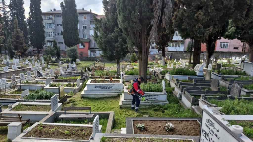 MEZARLIKLARDA BAYRAM TEMİZLİĞİ
