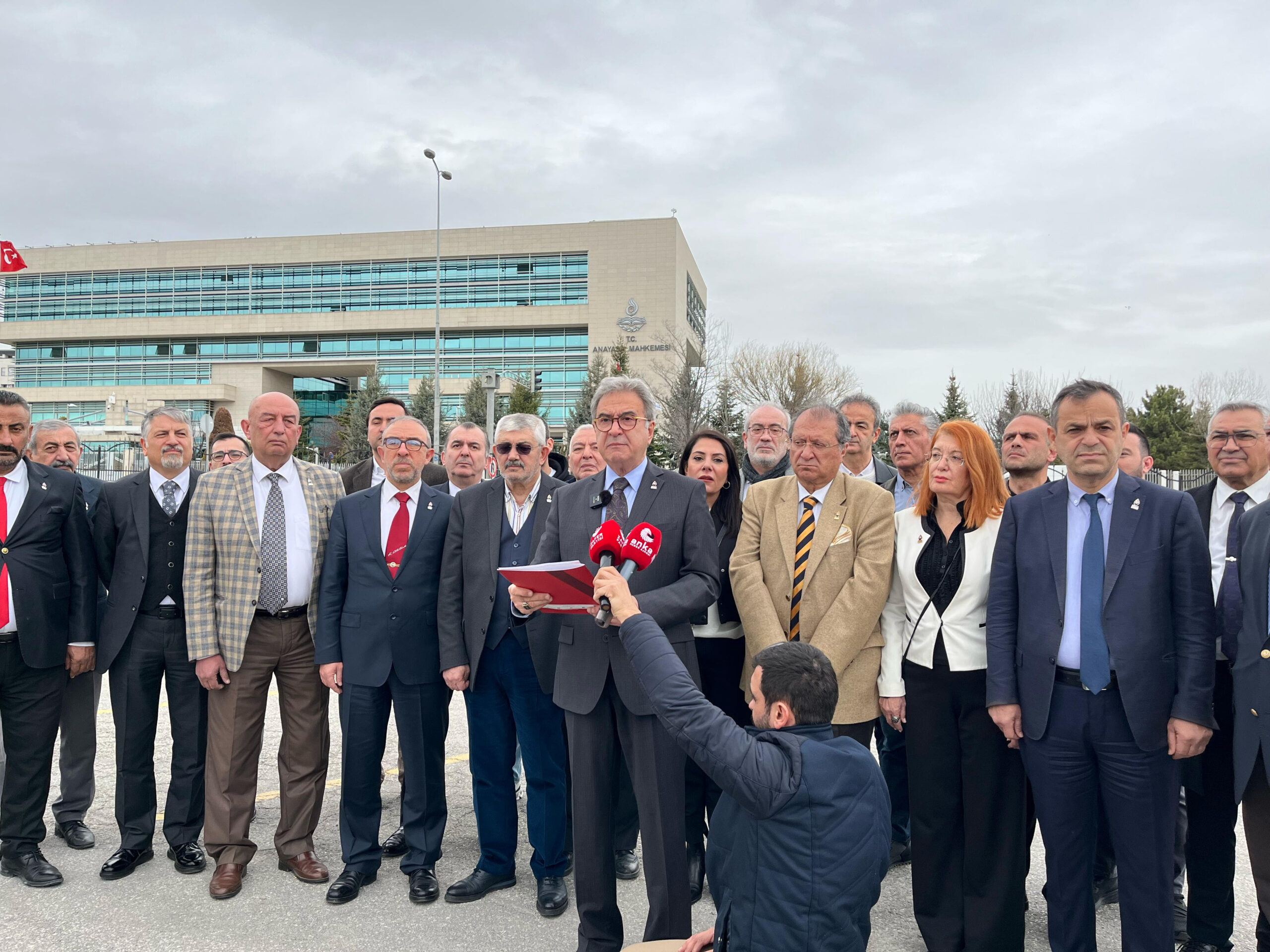 ”Ümit Özdağ 65 gündür Silivri de rehin tutuluyor”