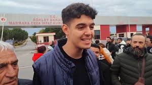 Gençler tek tek tahliye ediliyor!