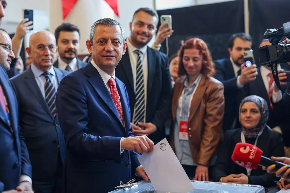 Özgür Özel yeniden Genel Başkan seçildi.