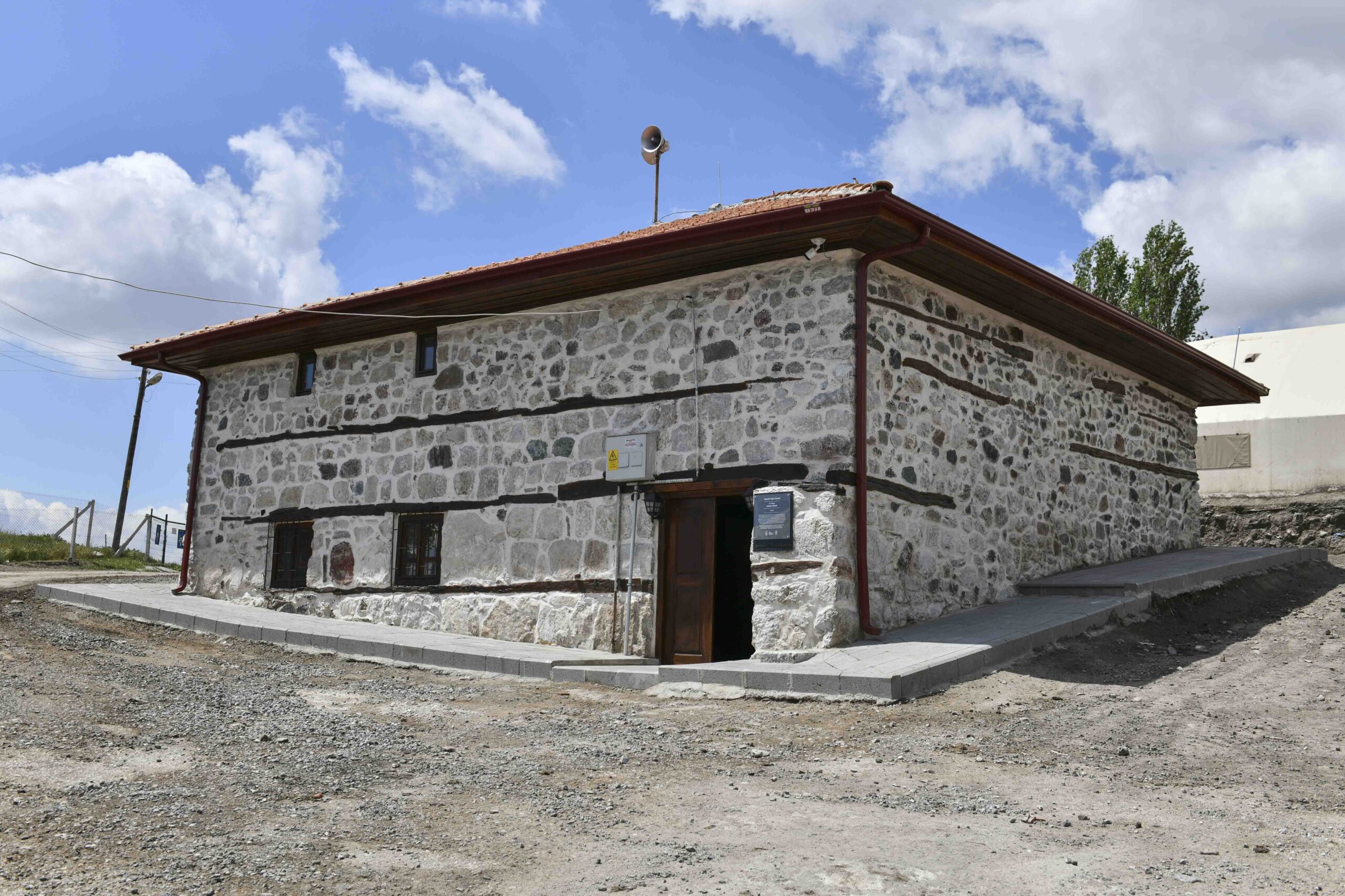 KALECİK YALIM CAMİSİ’NİN RESTORASYON ÇALIŞMALARI TAMAMLANDI