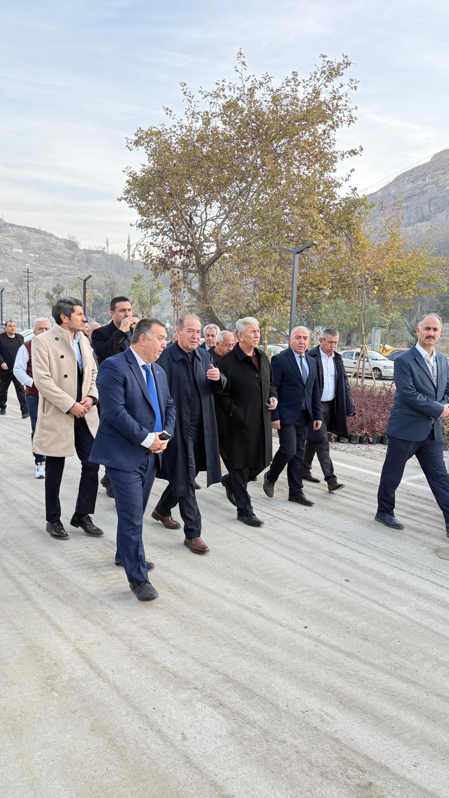 MANSUR YAVAŞ HACI BAYRAM ESNAFIYLA BİR ARAYA GELDİ